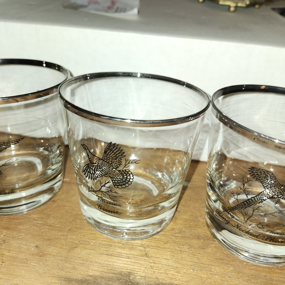 Vintage Glass Tumbler Set with Gold Accents - Picture 4 of 5
